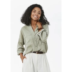 Camisa Feminina AYA Camisas Moderna Cinza Oversized Manga Larga com Abotoamento e Bolso Chapa Frontal em Linho