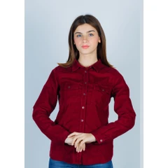 Camisa Feminina AYA Camisas Atemporal Vermelho Carmim Regular Fit com Abotoamento Bolso Chapa Frontal e Manga Longa em Veludo