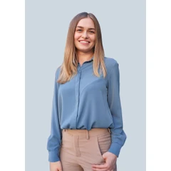 Camisa Feminina AYA Camisas Clássica Azul Celeste Regular Fit Gola Lapela Punho com Duplo Abotoamento em Viscose