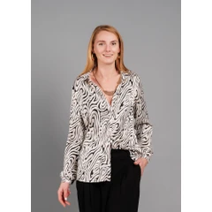 Camisa Feminina AYA Camisas Chique Urbano Branca com Estampa Abstrata Oversized Manga Longa em Viscose
