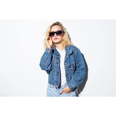 Jaqueta Feminina Areal Jeans Casual Lavagem Neutra Destroyed Cropped com Bolso Faca e Botões Metálicos